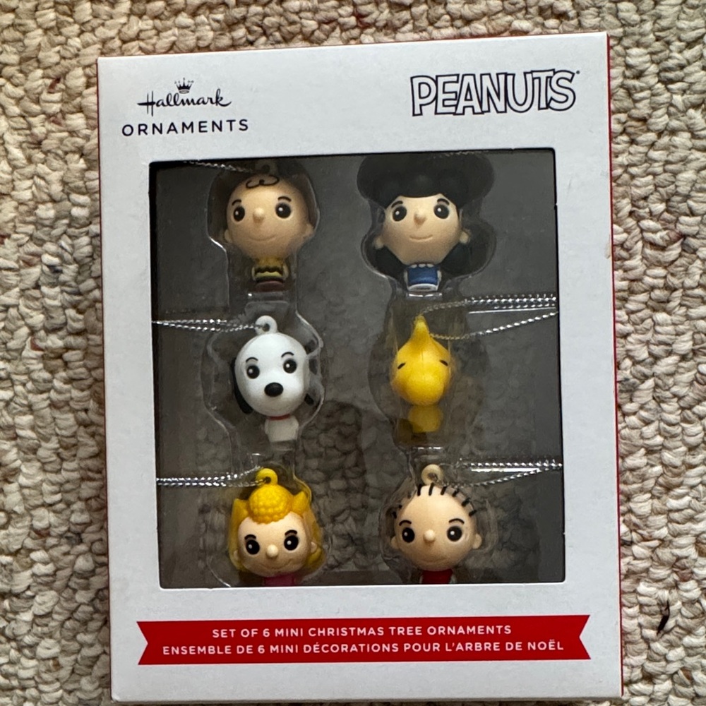Hallmark Peanuts Mini Ornament Set - brand new!!